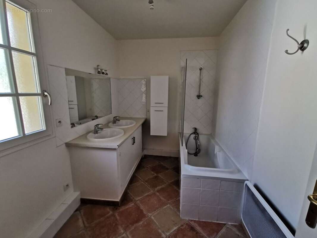 Appartement intra muros T4  Climatisations staionnement - photo 5