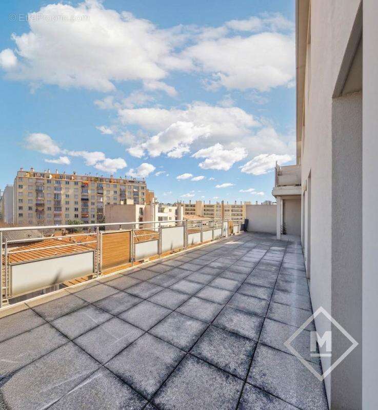 Appartement à MARSEILLE-4E