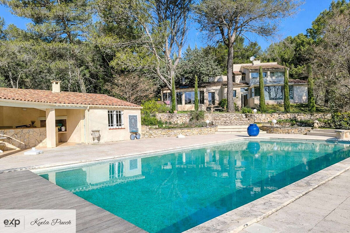 villa sur Rognes, proche du Luberon et Aix-en-Provence avec jardin, piscine et vue- Kyela Puech, exp luxury