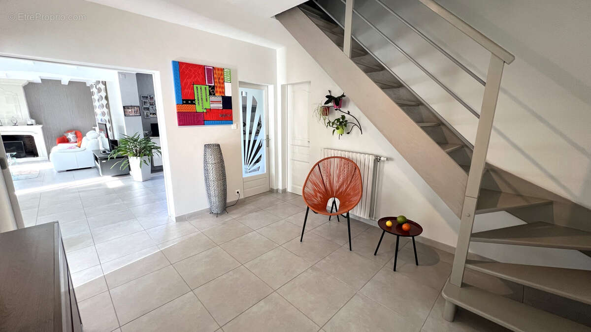 Maison à SAINT-CLEMENT-DE-LA-PLACE