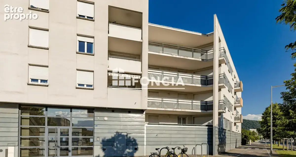  T2 de 47 m² en excellent état, avec terrasse couverte et ascenseur, au cœur d’un secteur recherché proche des transports. Une o - photo 14