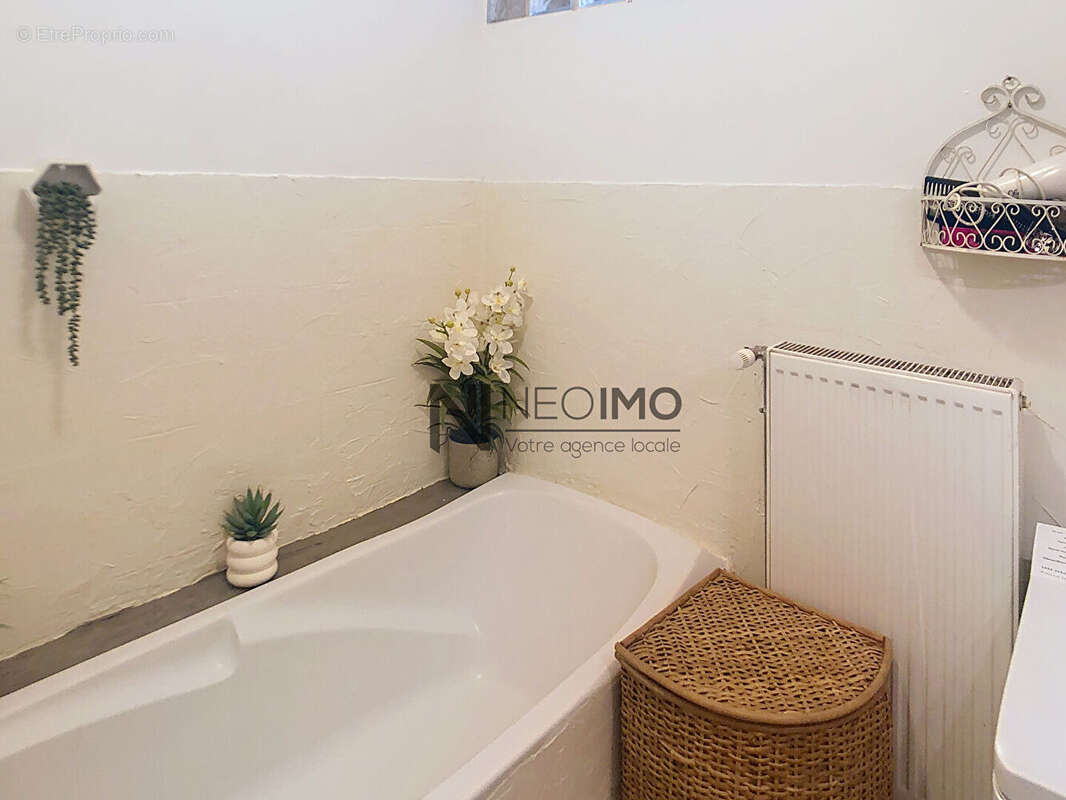 Maison à NEUFCHATEAU