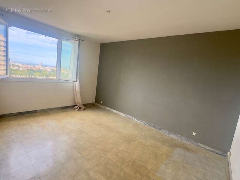Exclusivité – t2 dernier étage avec balcon et vue dégagée ville&collines&pointe mer – résidence bellevue – marseille 9ᵉ - photo 5