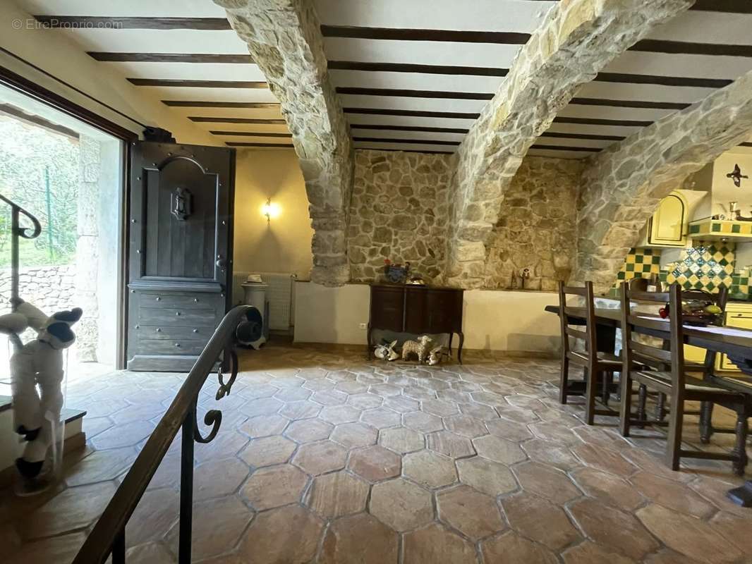 Maison à CHATEAUDOUBLE