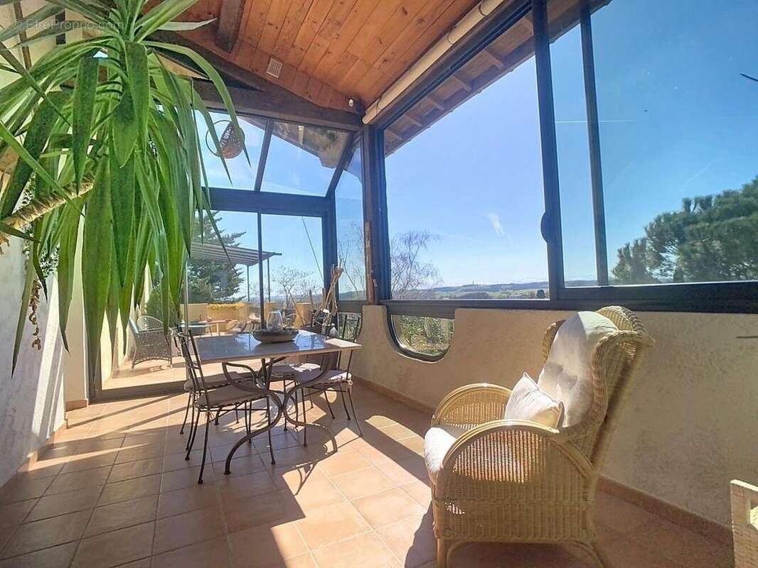 Maison 218 m² à Castelnau-Barbarens  - photo 9