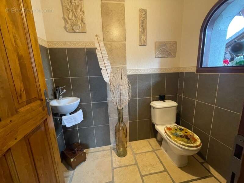 Maison à LA CELLE-DUNOISE