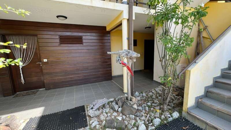 Appartement à REMIRE-MONTJOLY