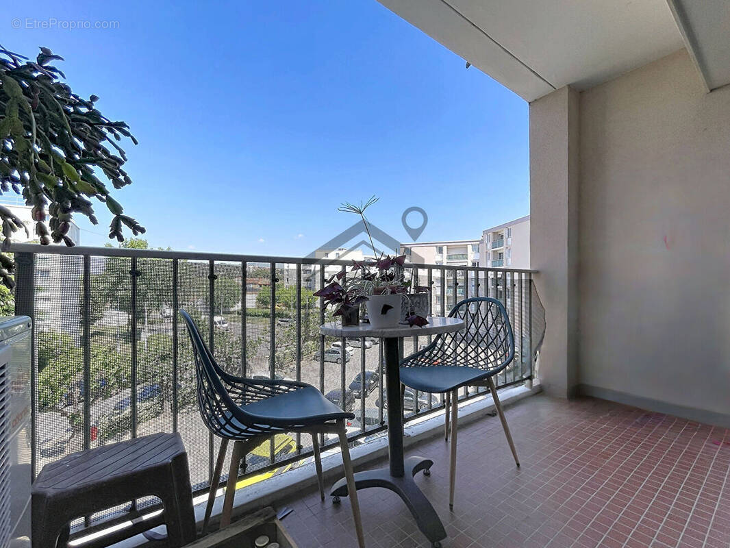 Appartement à ROGNAC