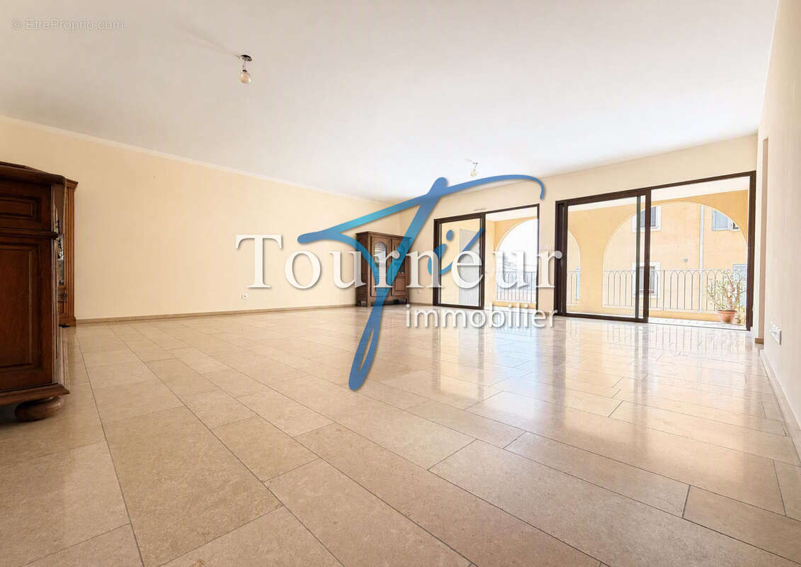 Tres rare sanary hypercentre standing t3 de 112m2 grande terrasse ascenseur - photo 2