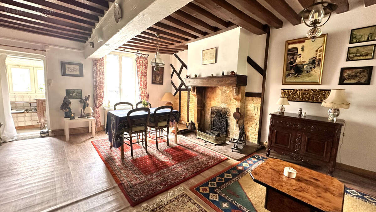 Maison à SAINT-VICTOR-DE-BUTHON