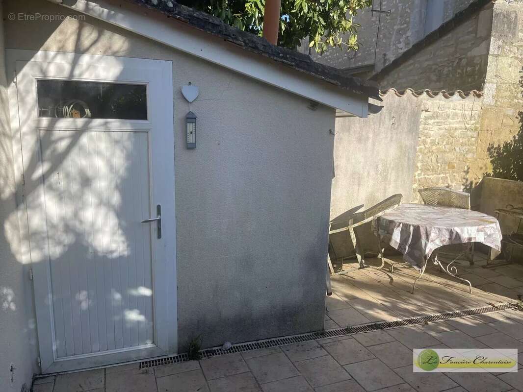 Maison à AIGRE