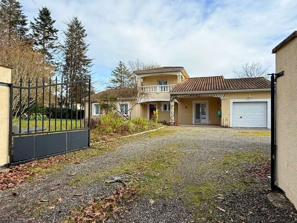 Maison à CONFOLENS