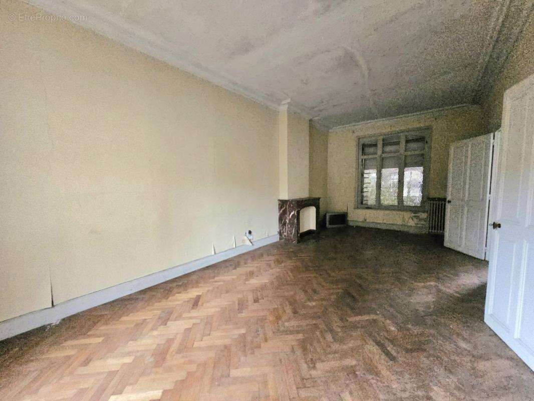 Maison bourgeoise - 165m² avec jardin clos et deux garages - photo 6