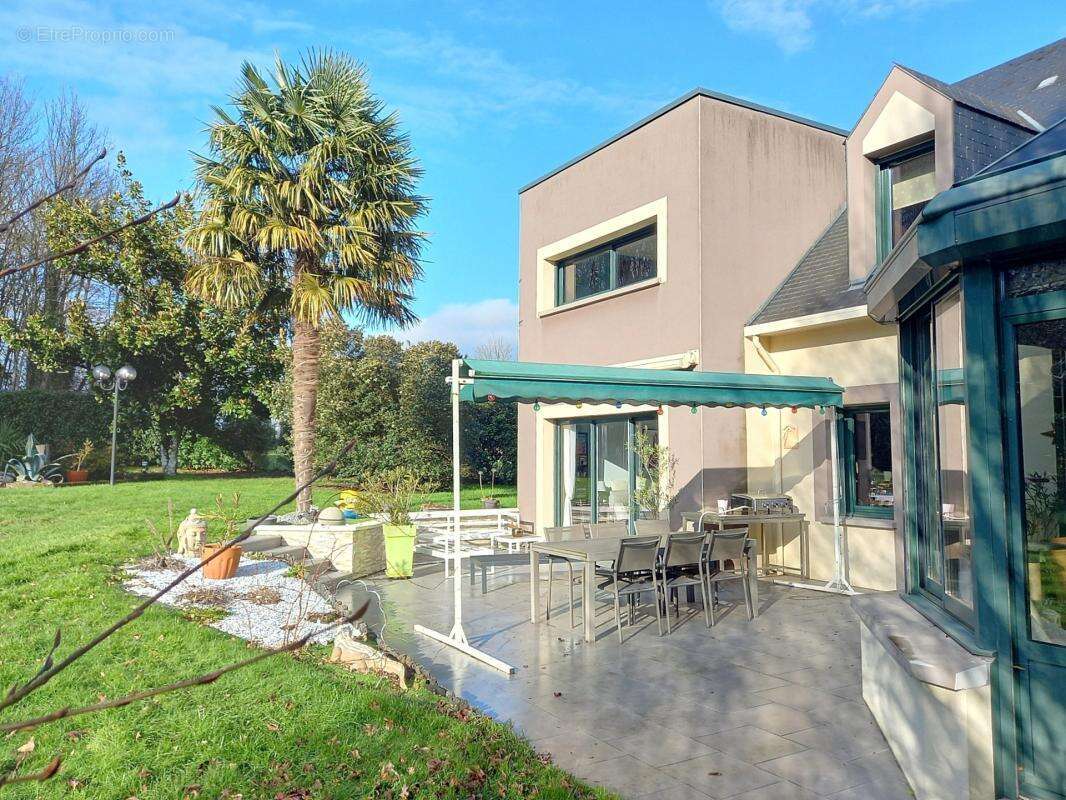Maison familiale de 250 m² – 5 chambres - terrain 1569m² - au calme - photo 5