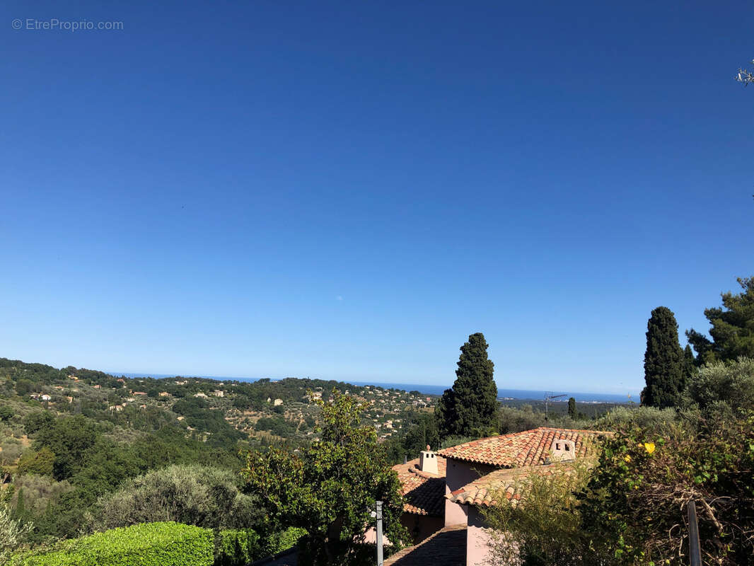 Maison à CHATEAUNEUF-GRASSE