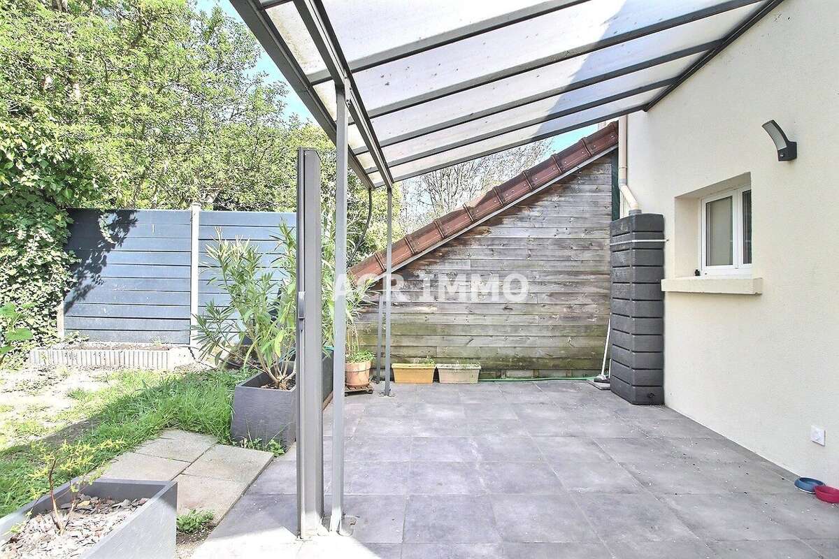 Maison à CHANTELOUP-LES-VIGNES