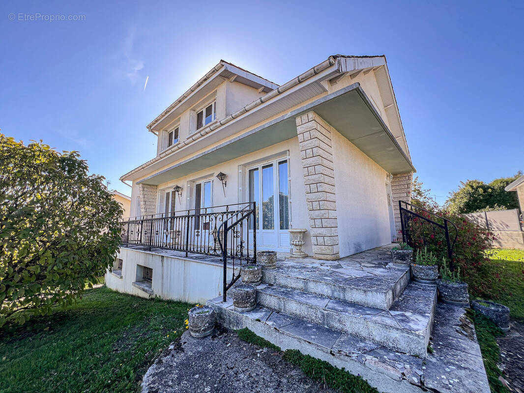 Maison à LIGUGE