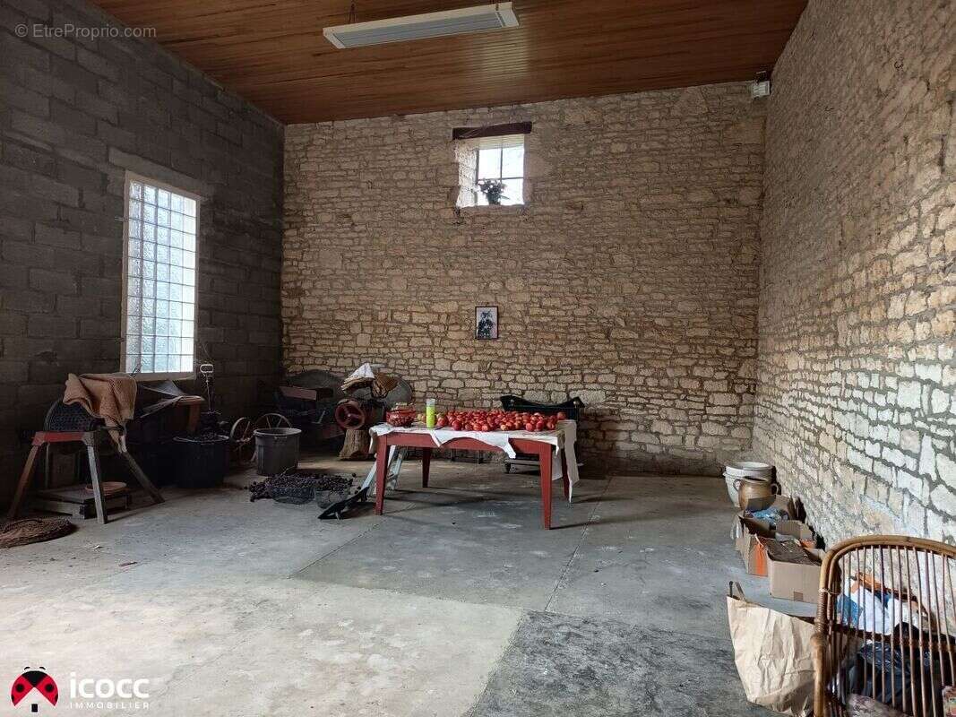 Maison 185 m² à Saint-Etienne-De-Brillouet  - photo 8