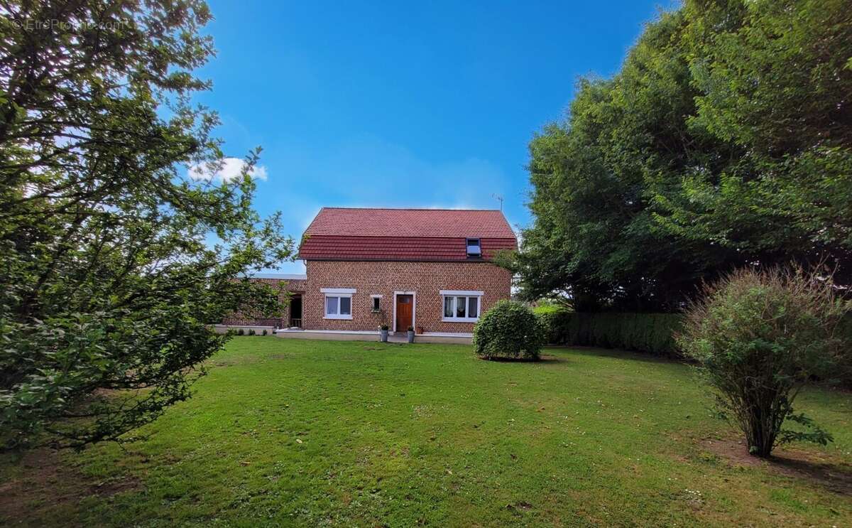 Maison à AVESNES-SUR-HELPE