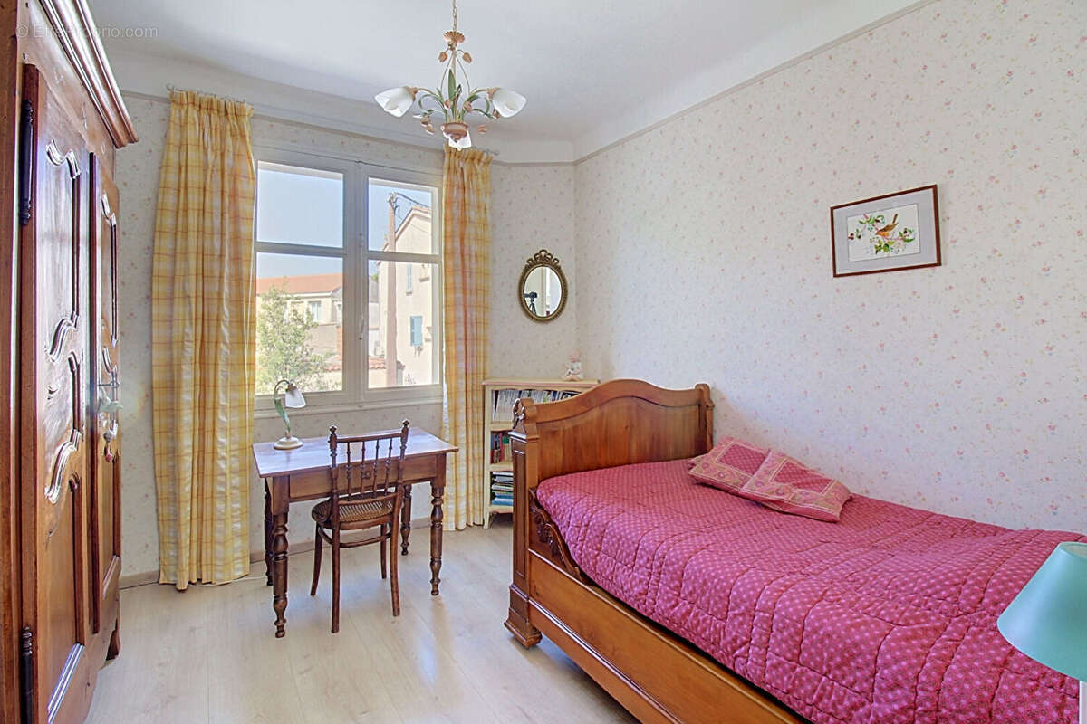 A VENDRE en EXCLUSIVITE à DRAGUIGNAN ! Propriété de caractère avec piscine, en plein coeur de ville - Possibilité 2 logements ou - photo 14
