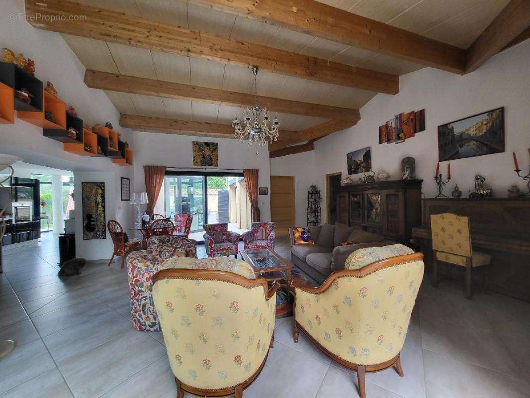 Maison 269 m² à Saint-Jean-D'angely  - photo 4