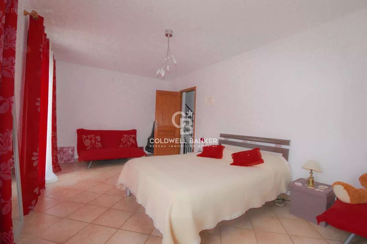 Maison à SAINT-CEZAIRE-SUR-SIAGNE