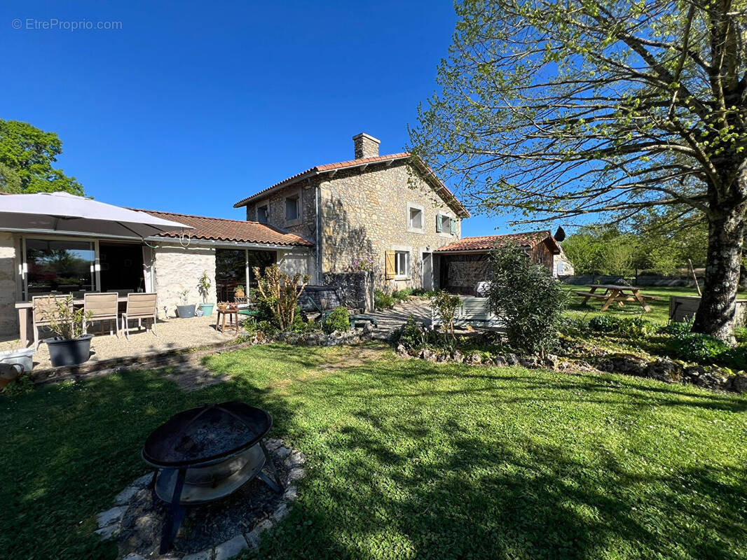 Maison à SAINT-MAURICE-LA-CLOUERE