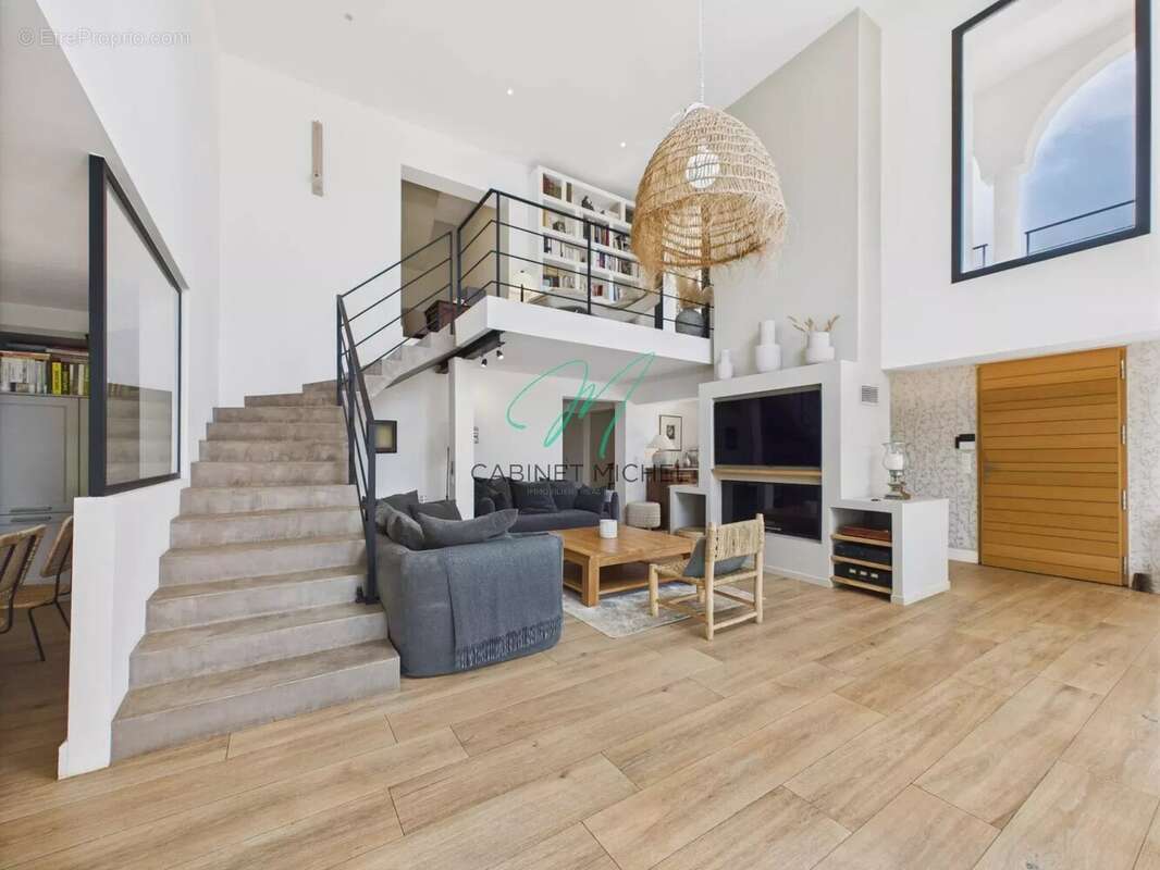 Maison à ROQUEFORT-LES-PINS