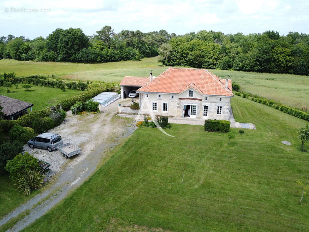 Maison à JONZAC