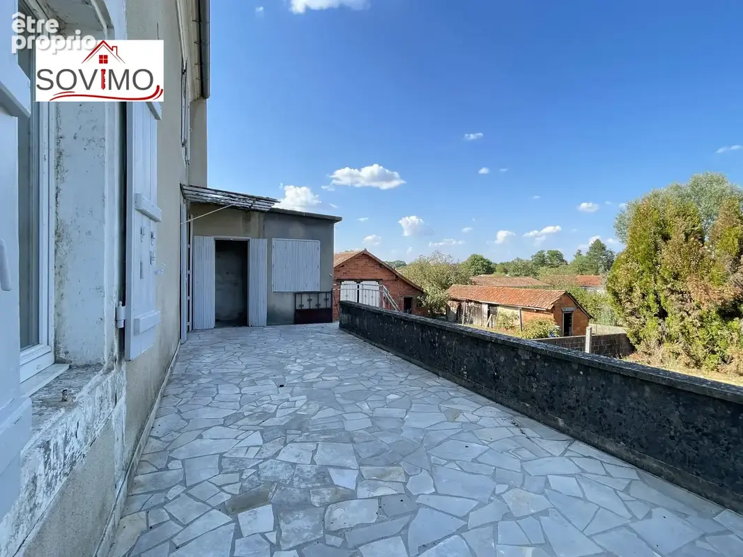 Maison de ville à rénover : jardin, garage et beau potentiel - photo 22