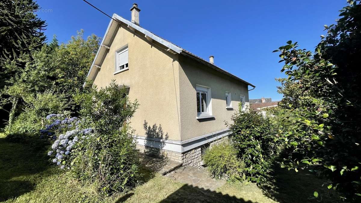 Maison à SAINT-YRIEIX-LA-PERCHE