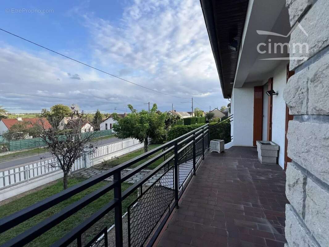 Maison à DOMPIERRE-SUR-BESBRE