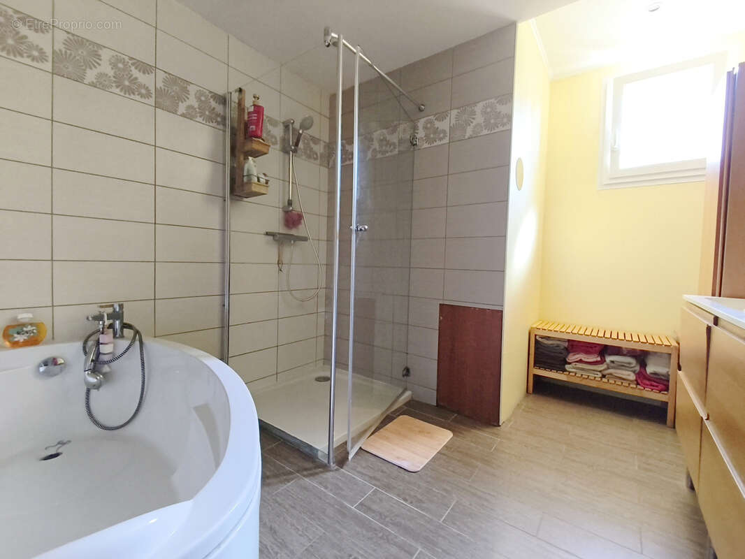 Maison plain-pied 3 chambres et triple garage - photo 8