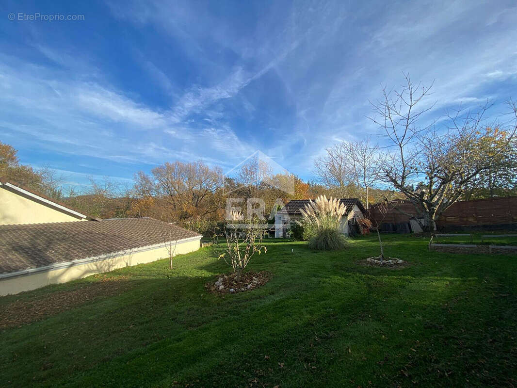 Maison à SAINT-CLAIR-DE-LA-TOUR