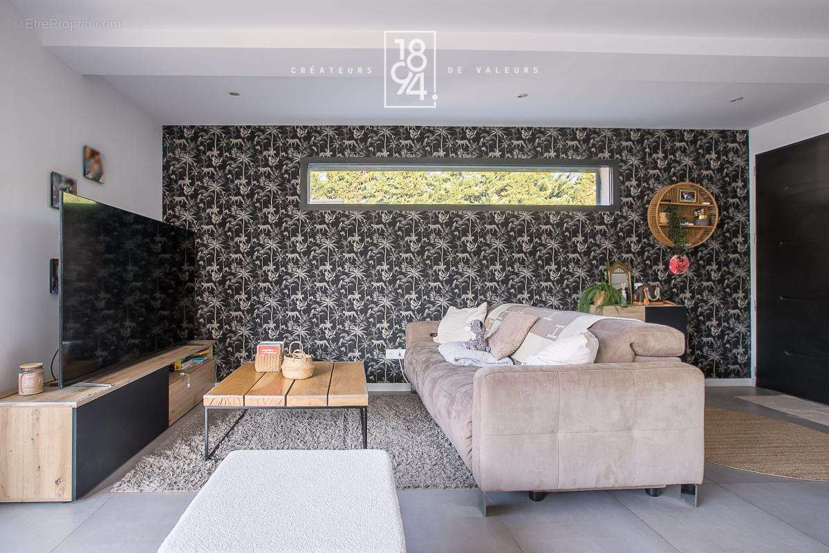 Maison À Vendre T4 Marseille 13011  Eoures  Villa familiale de 112m²  Jardin et piscine  Suite parentale en rez-de-chaussée  Sta - photo 10