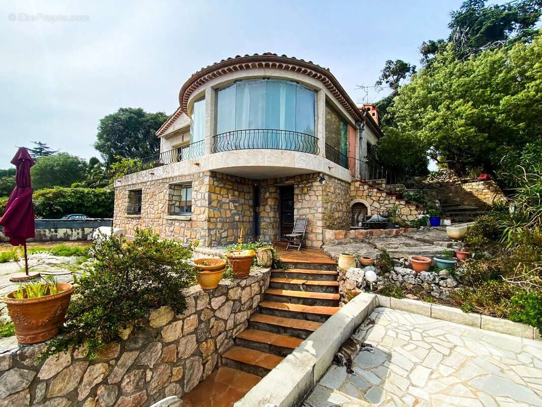 Maison à MANDELIEU-LA-NAPOULE