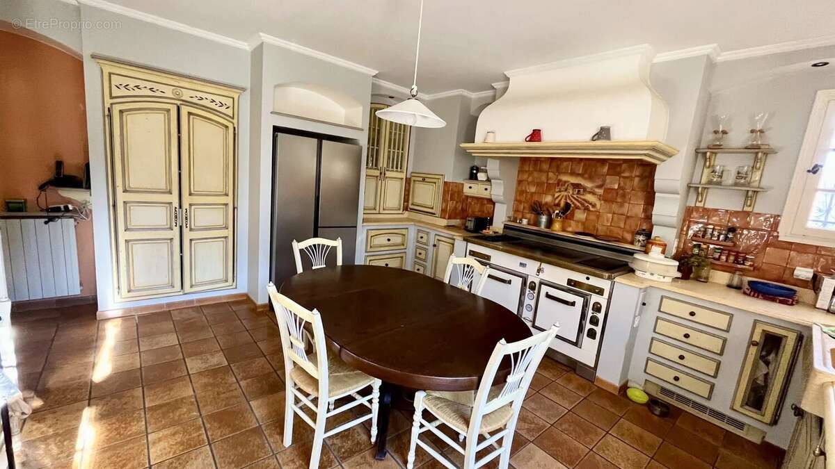 Maison à L'ISLE-SUR-LA-SORGUE