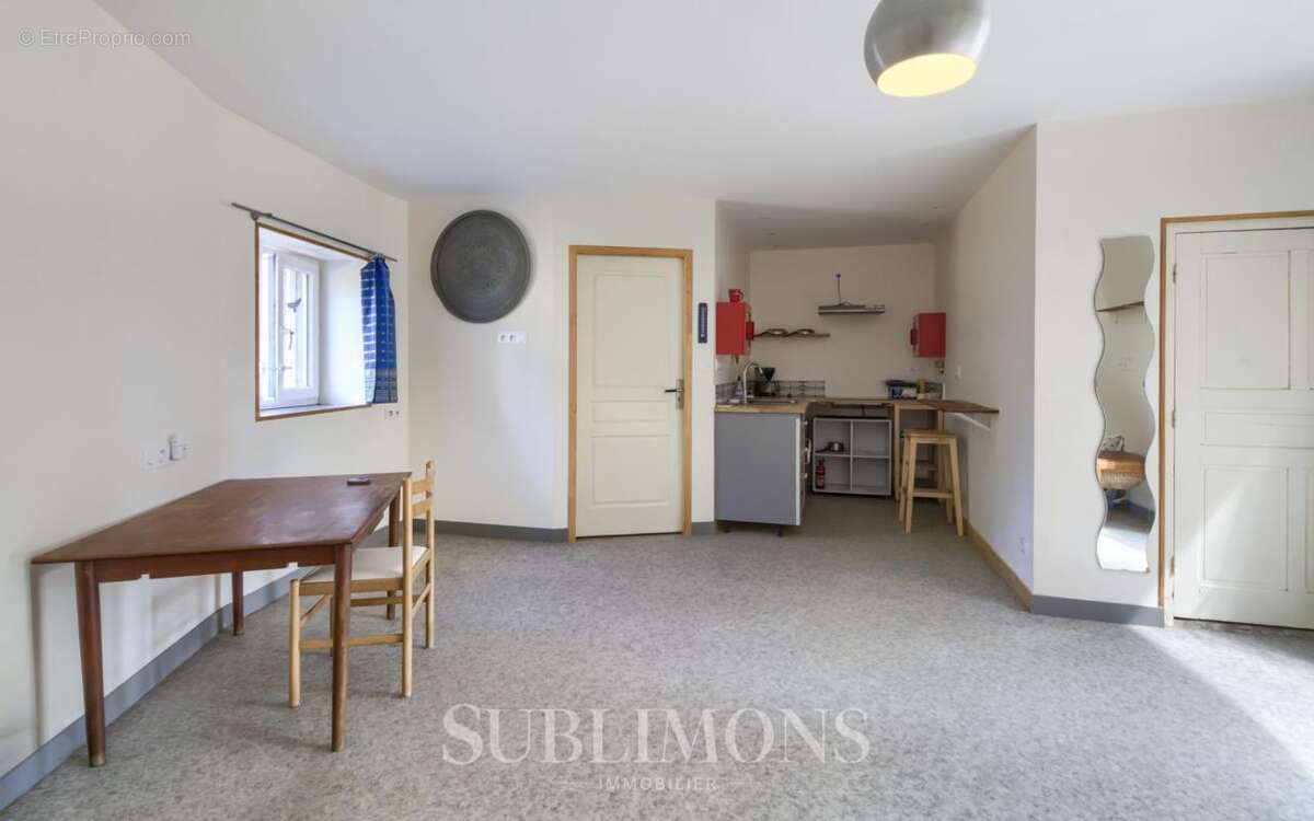 Maison avec dépendance habitable et Hangar - photo 12