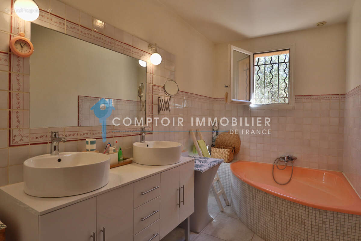 Maison à SAINT-SATURNIN-LES-APT