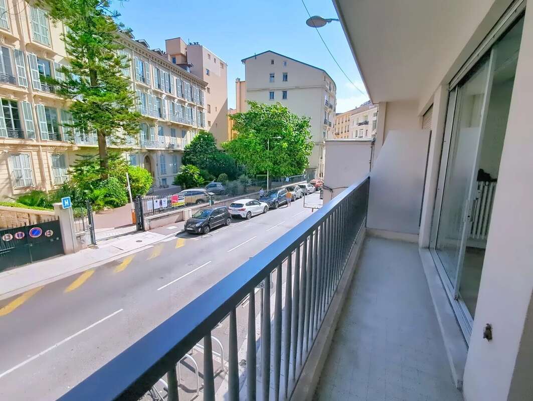 Nice centre-ville – grand studio avec extérieur - photo 7