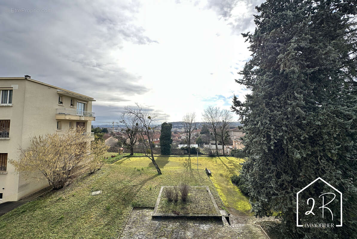 Appartement à PIERRE-BENITE