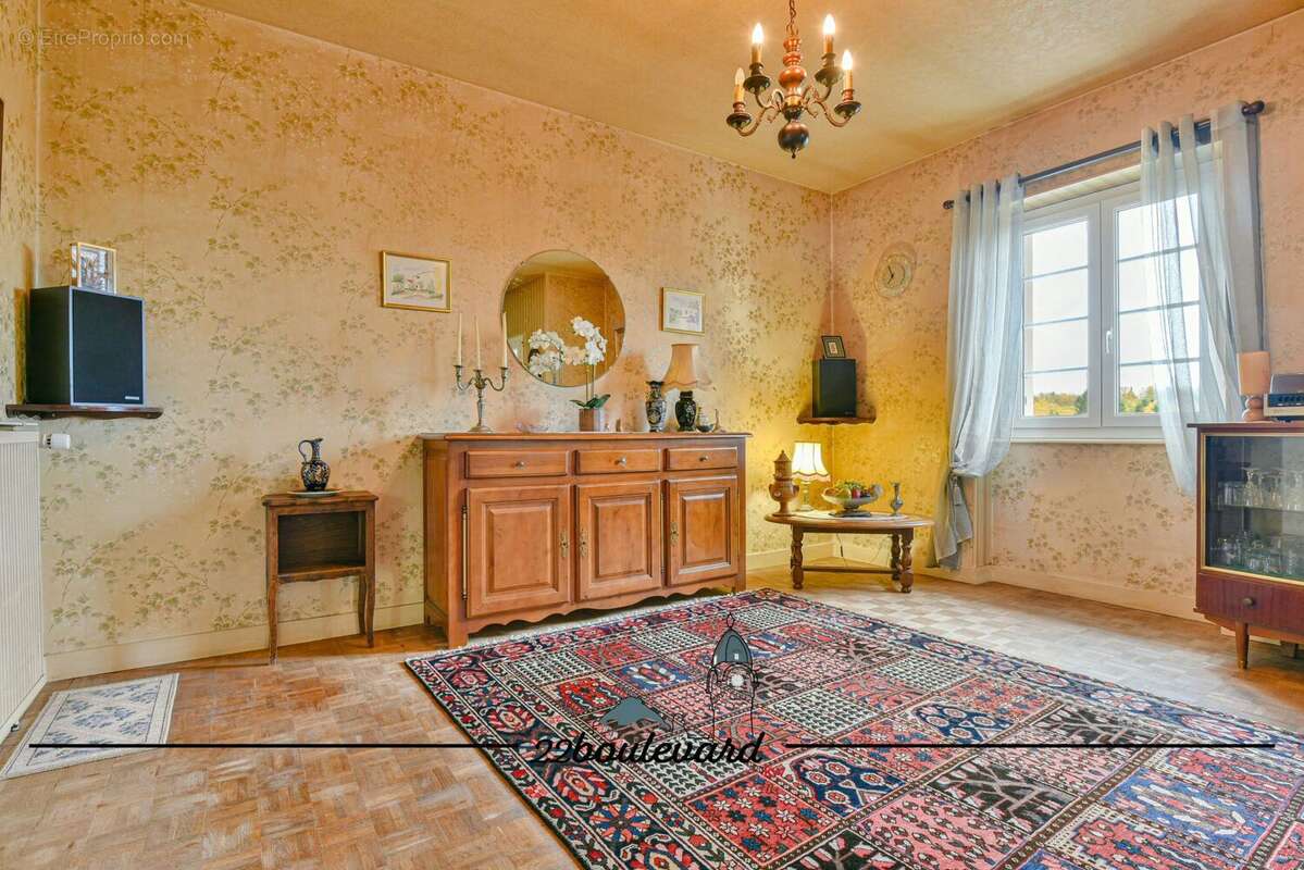 Maison à SAINT-YRIEIX-LA-PERCHE