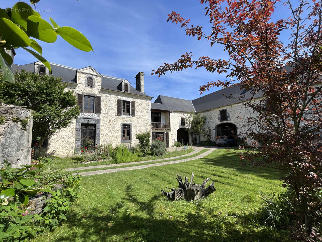 Rare enclos béarnais du XVIIe au XIXe siècle, au cœur de la vallée de Nay - photo 5