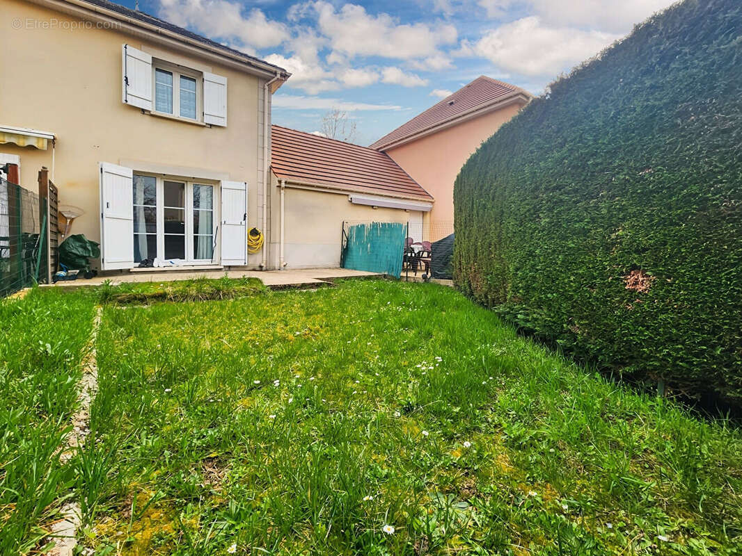 Maison à MOISSY-CRAMAYEL