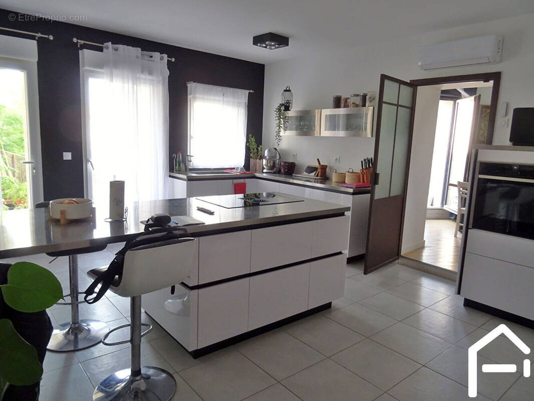 Appartement à POUSSAN