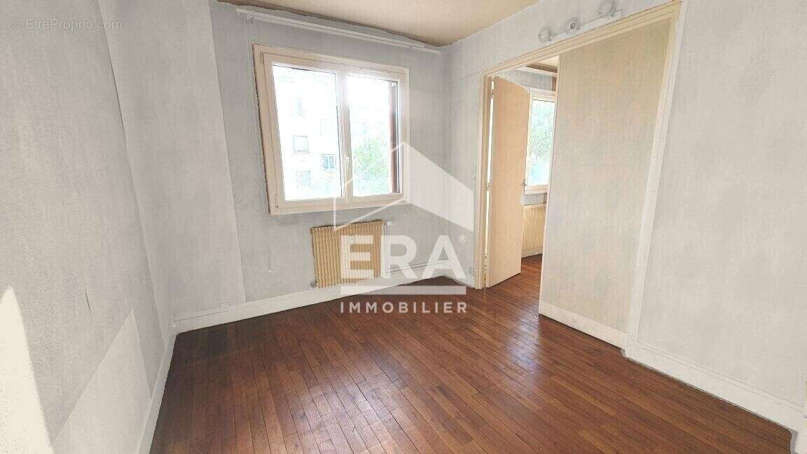 Appartement à SAINT-MAUR-DES-FOSSES