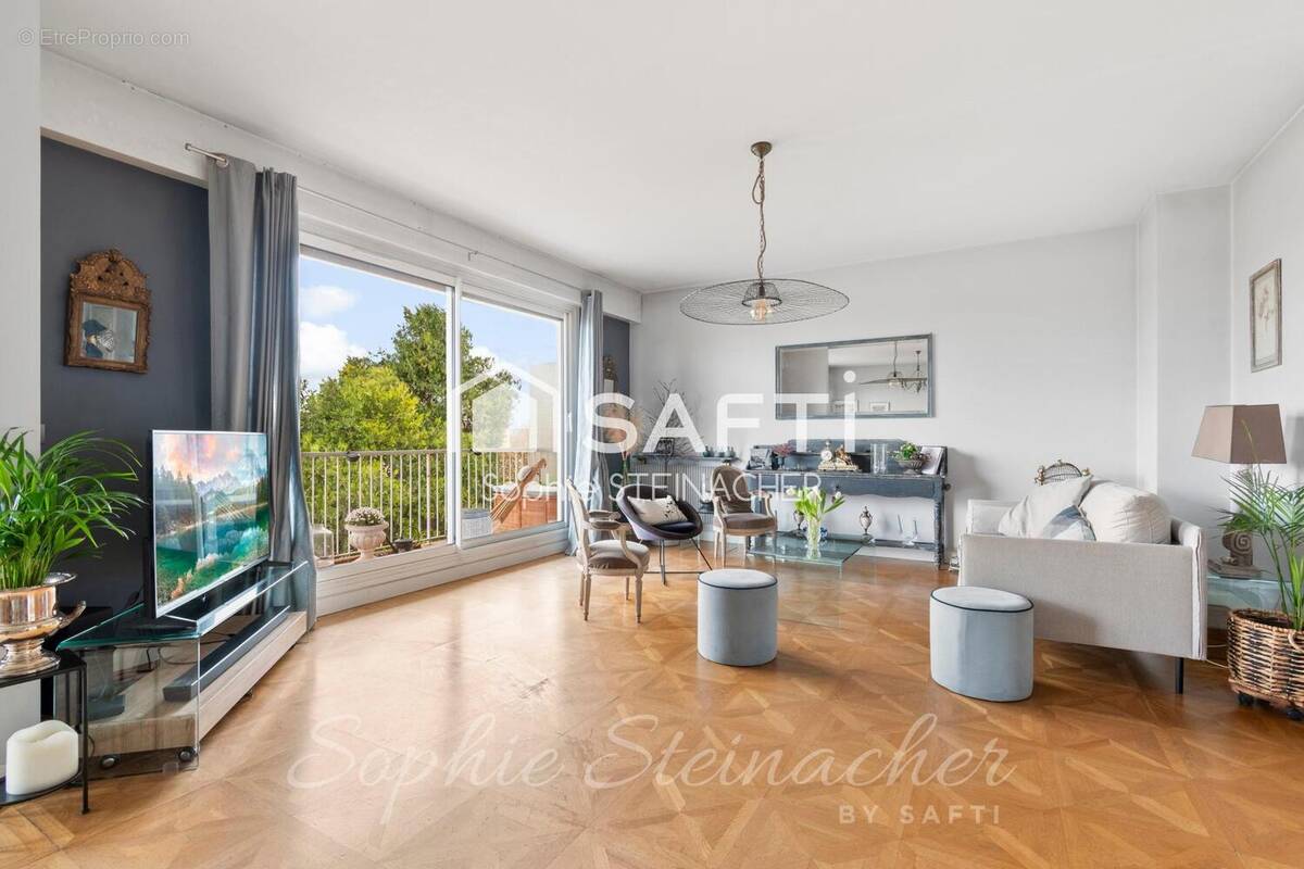 Photo 1 - Appartement à LE MESNIL-LE-ROI