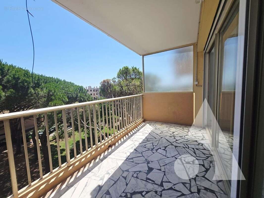 St Raphaël  4 p - 104,65 m²  carrez-  Beaux volumes, lumineux et idéalement situé - photo 4