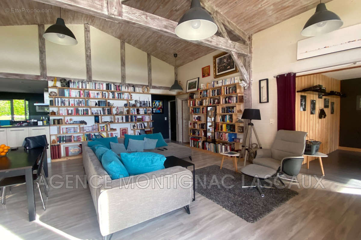 Maison à LA CHAPELLE-AUBAREIL