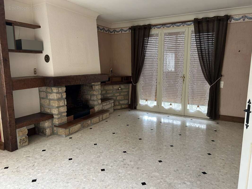 Maison à MONCOUTANT